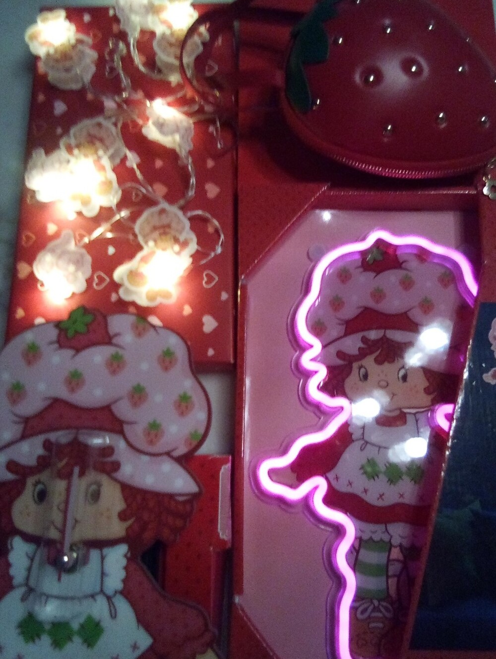 Adorable 11 Pc. Strawberry Shortcake Bedroom Bundle!